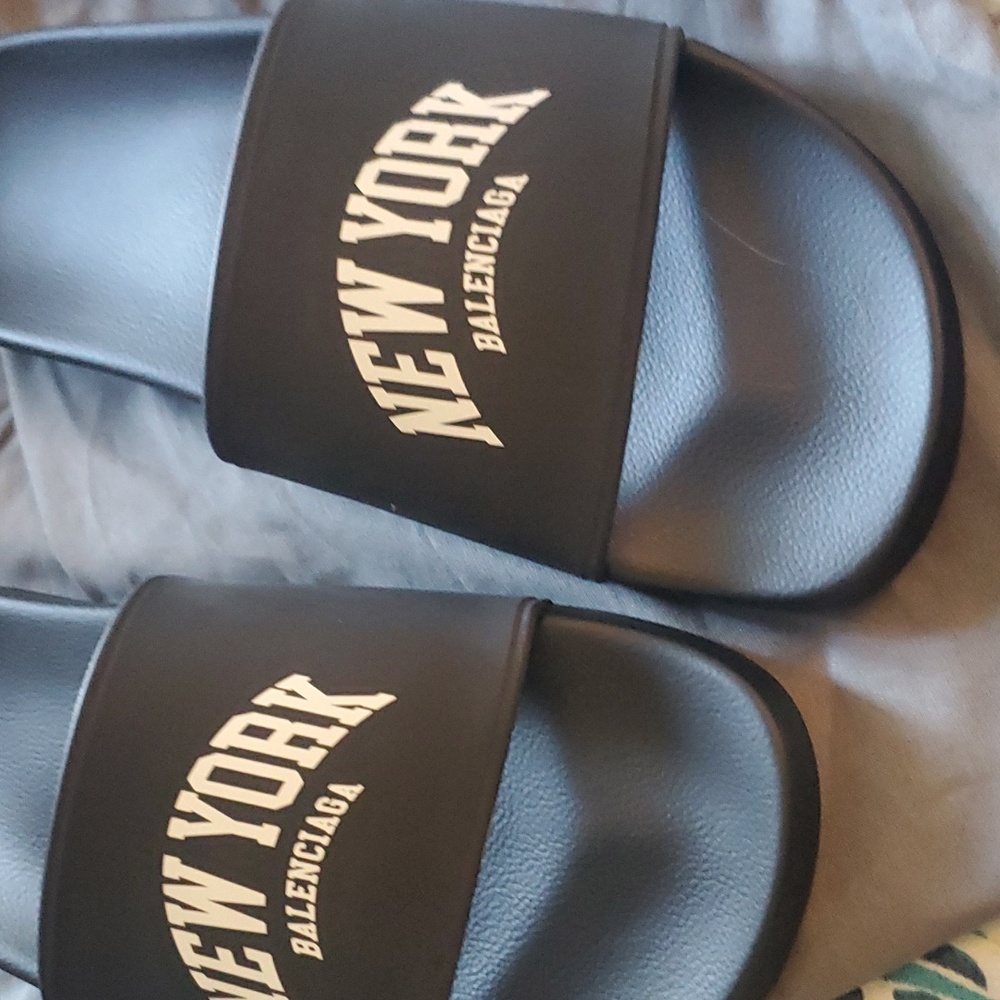 Brand new Balenciaga Black pool slide - Picture 3 of 7
